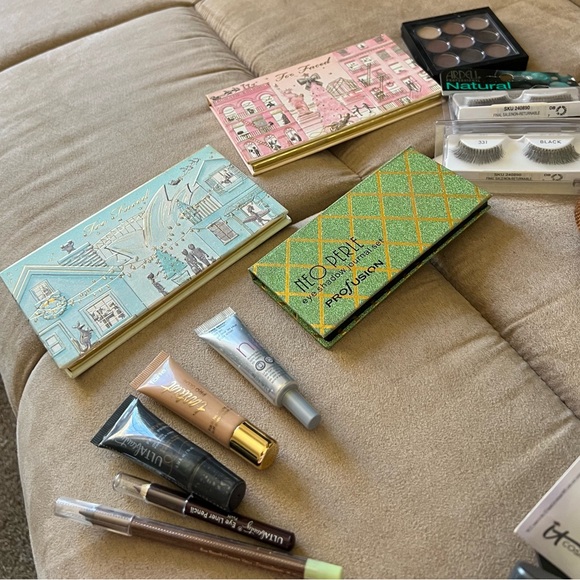 Too Faced Eyeshadow Palette - Vibrant Pinks blues browns and more 6 or of lashes - Picture 2 of 10